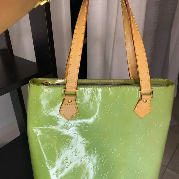 Authentic Louis Vuitton Green vernis Tote Bag - Picture 6 of 7